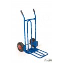 https://materiel-agricole.4mepro.com/8720-medium_default/diable-acier-pelle-rabattable-250-kg-roues-pneumatiques.jpg